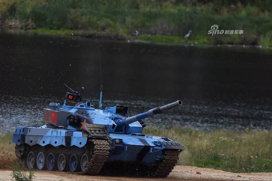 “坦克兩項”半決賽中國小組奪魁，“海上登陸”接力賽暫居第一